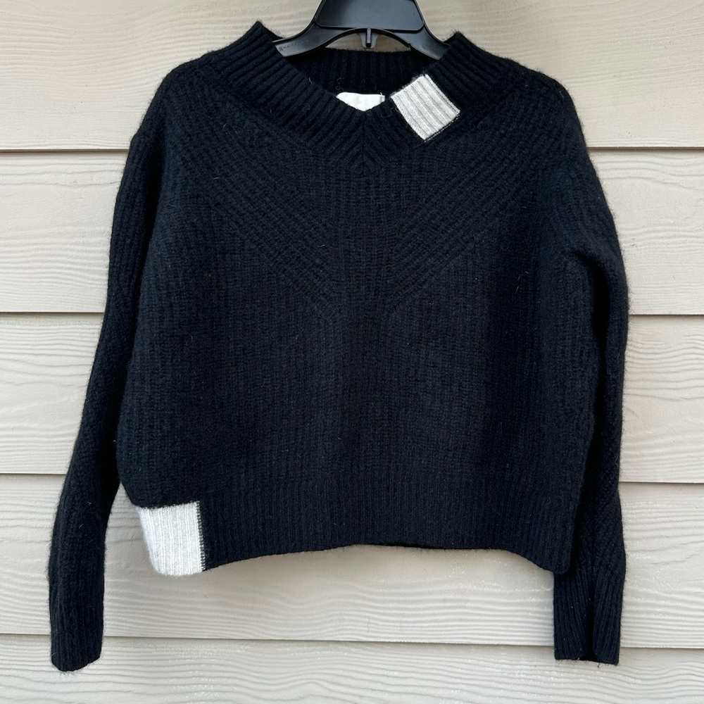 Lt Cashmere  Black and White Women's Sweater